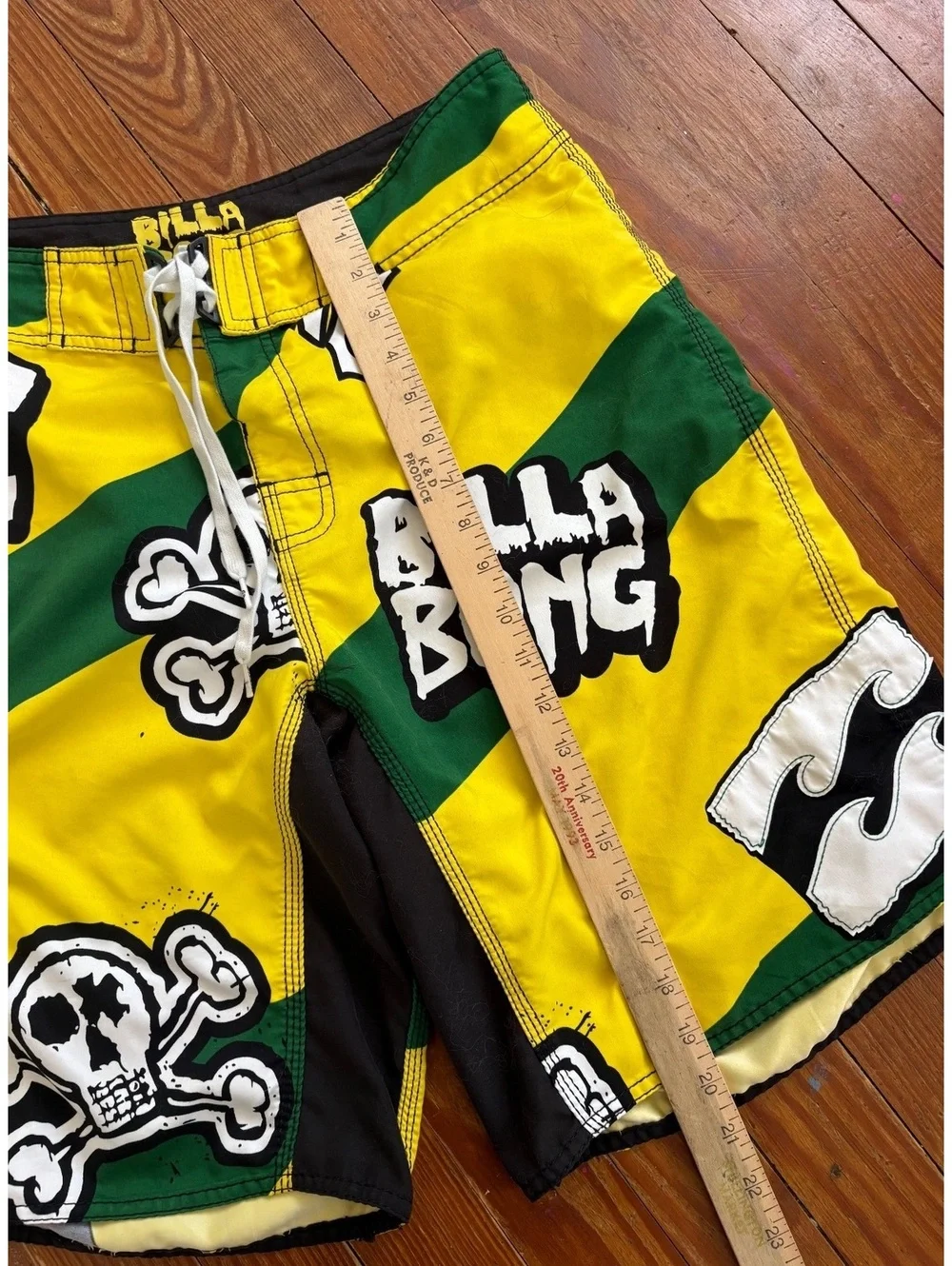 vintage 2000s y2k surfwear billabong board shorts